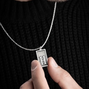 Collar con la letra H en plata de ley 925 para hombre, diseño especial y cadena de 60 cm.