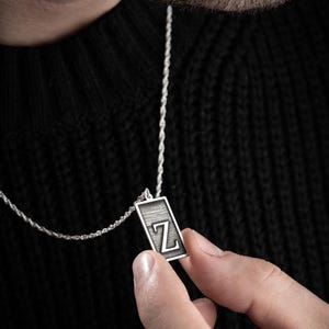 Collar con la letra Z en plata de ley 925 para hombre, diseño especial y cadena de 60 cm.