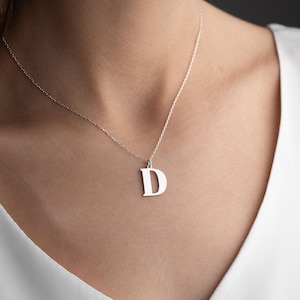 Collar con la letra D en plata de ley 925 - Collar con inicial - Regalos para madres - Regalos para ella - Regalo de cumpleaños - Collar con cadena de 40+5 cm