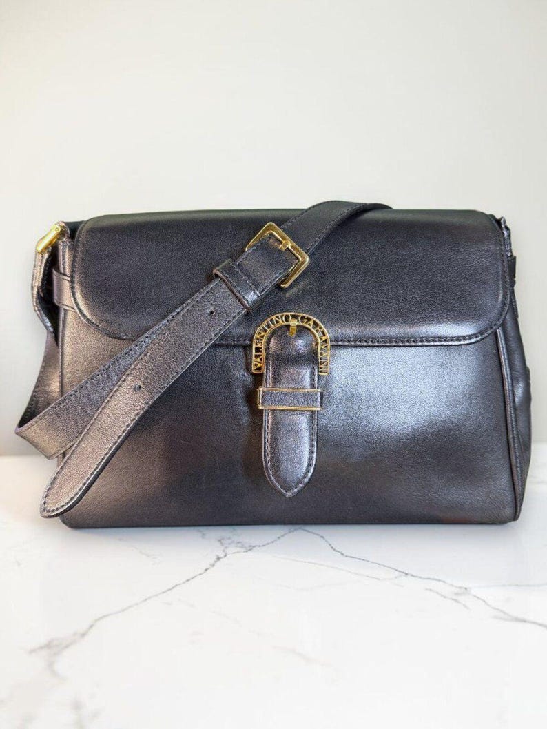 Valentino Garavani Vintage Leather Shoulder Bag w/Iconic Gold Logo Buckle & COA bild 1