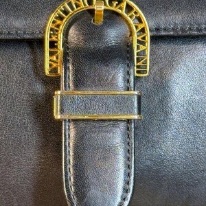 Valentino Garavani Vintage Leather Shoulder Bag w/Iconic Gold Logo Buckle & COA bild 4