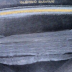 Valentino Garavani Vintage Leather Shoulder Bag w/Iconic Gold Logo Buckle & COA bild 11