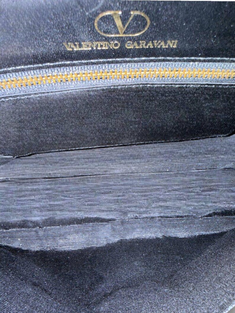 Valentino Garavani Vintage Leather Shoulder Bag w/Iconic Gold Logo Buckle & COA bild 11