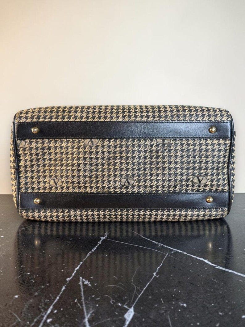 Bolso Valentino Garavani Vintage con logo de pata de gallo y ribete de cuero negro. Certificado de autenticidad. imagen 7