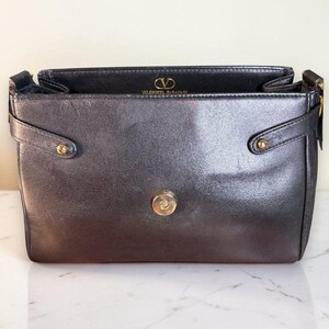Valentino Garavani Vintage Leather Shoulder Bag w/Iconic Gold Logo Buckle & COA bild 9