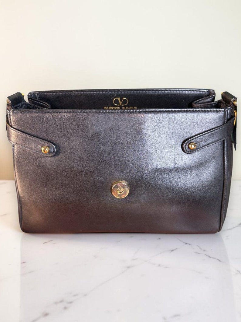 Valentino Garavani Vintage Leather Shoulder Bag w/Iconic Gold Logo Buckle & COA bild 9