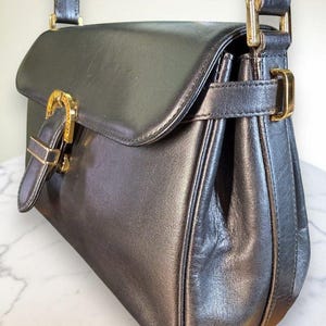 Valentino Garavani Vintage Leather Shoulder Bag w/Iconic Gold Logo Buckle & COA bild 6