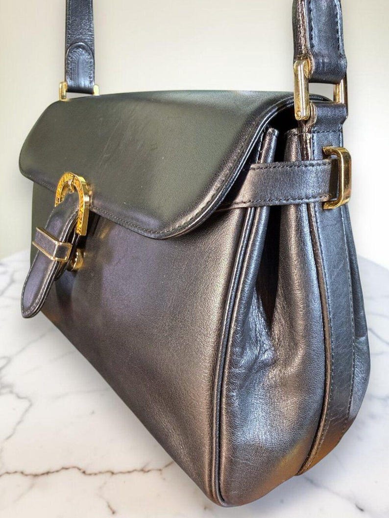 Valentino Garavani Vintage Leather Shoulder Bag w/Iconic Gold Logo Buckle & COA bild 6
