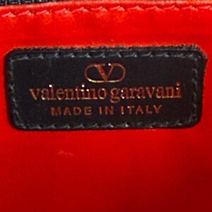 Bolso Valentino Garavani Vintage con logo de pata de gallo y ribete de cuero negro. Certificado de autenticidad. imagen 10
