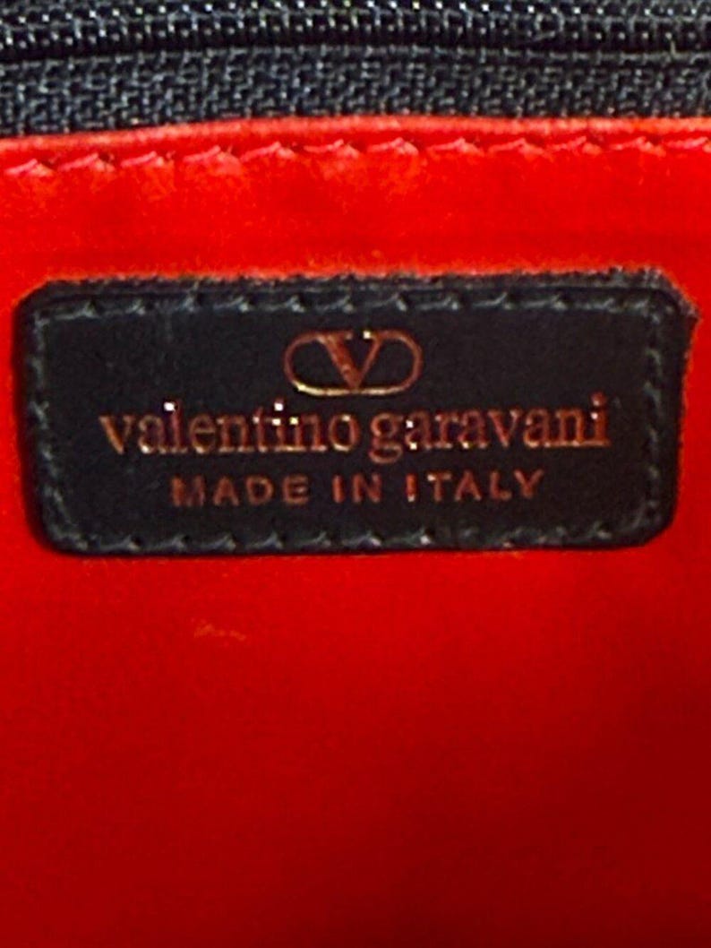 Bolso Valentino Garavani Vintage con logo de pata de gallo y ribete de cuero negro. Certificado de autenticidad. imagen 10