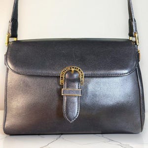 Valentino Garavani Vintage Leather Shoulder Bag w/Iconic Gold Logo Buckle & COA bild 3