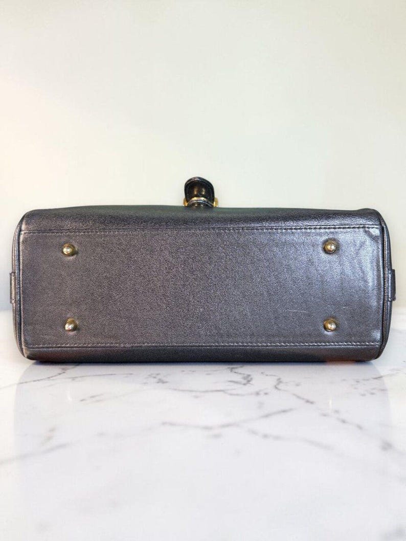 Valentino Garavani Vintage Leather Shoulder Bag w/Iconic Gold Logo Buckle & COA bild 8