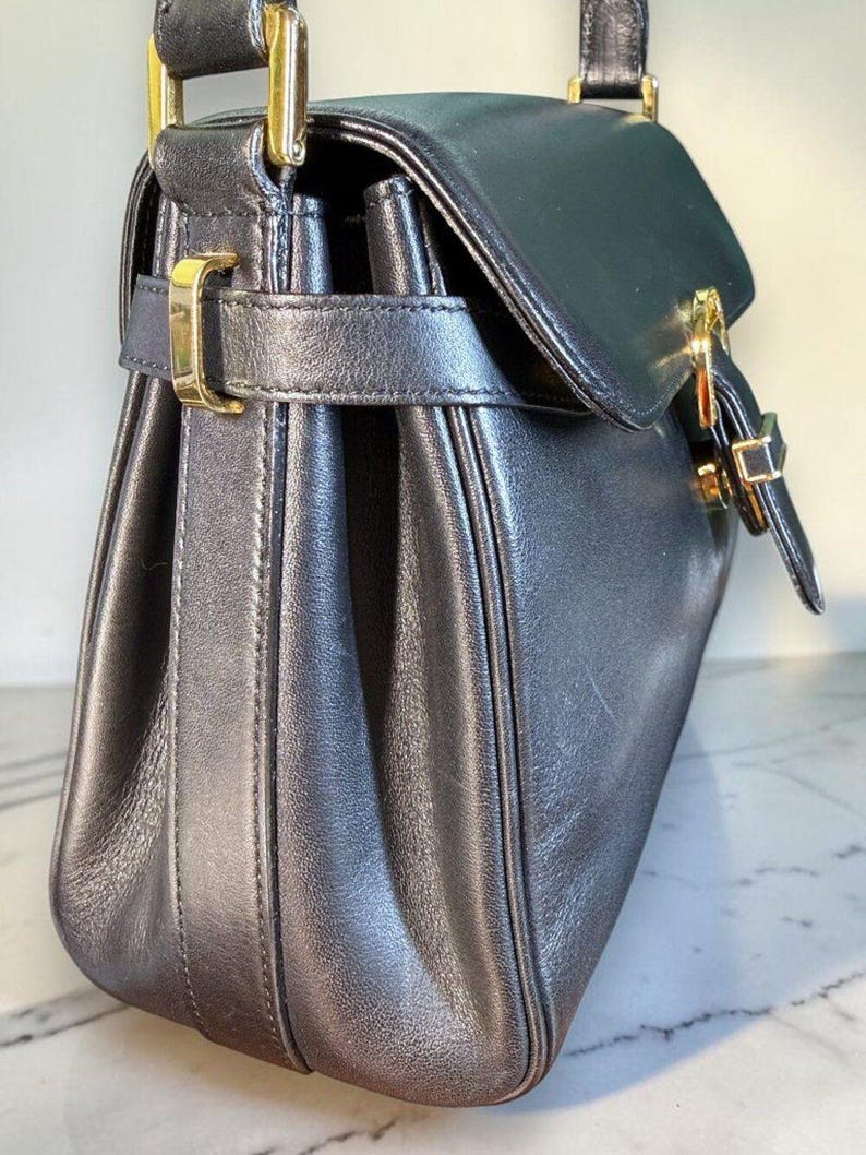 Valentino Garavani Vintage Leather Shoulder Bag w/Iconic Gold Logo Buckle & COA bild 5