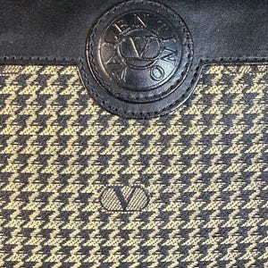 Bolso Valentino Garavani Vintage con logo de pata de gallo y ribete de cuero negro. Certificado de autenticidad. imagen 3