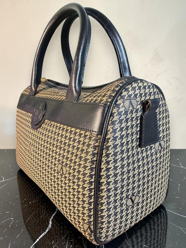 Bolso Valentino Garavani Vintage con logo de pata de gallo y ribete de cuero negro. Certificado de autenticidad. imagen 6