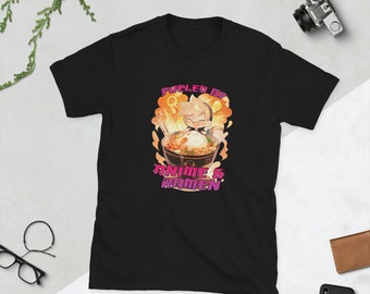 T-shirt Fueled by Anime & Ramen, gamma di abbigliamento Otaku Life, design Anime e Manga, T-shirt Geek, nerd, giapponese, Chibi