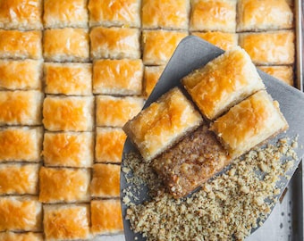Coffret cadeau baklava aux noix fait main : dessert turc traditionnel