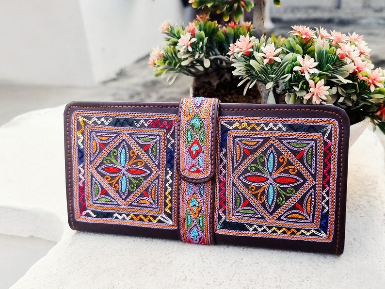 Large Leather Wallet For Women Handmade Embroidery Wallet, Wristlet wallet, Minimal Wallet Cute Ladies Wallet Leather, Stylish Card Holder image 2