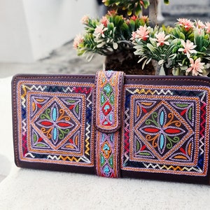 Cartera de cuero para mujer, tarjetero minimalista, bordada a mano, hecha a mano, bolso de mano, regalo para el Día de la Madre.