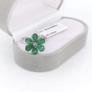 Natural Emerald Flower Ring-925 Sterling Silver Ring-Brilliant Pear Cut Ring-Emerald Flower Ring-May Birthstone Ring-Handmade Emerald Ring