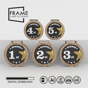 Puede incluir: Cinco medallas de madera cortadas con láser con detalles en negro y dorado. Cada medalla tiene un número blanco, la palabra "winner" y la palabra "st" para primero. Las medallas están numeradas del 1º al 5º.