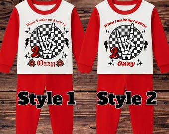 Pigiama di compleanno alternativo gotico emo per bambini. Quando mi sveglio indosserò il pigiama. Moda alternativa. Due stili
