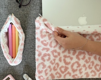 Fluffy Leopard Pattern Pencil Case, Soft Plush Pen Pouch, Travel Stationery Organizer