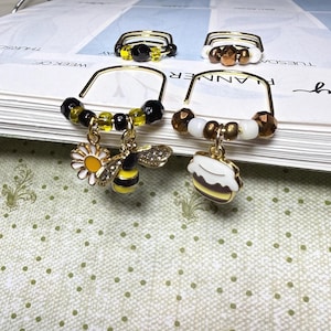 Bee Honey Pot Flower Charm Beaded Paperclip Set, Honeybee Bookmark Clip, Floral Planner Clip, Cottagecore Stationery Gift, Cute Desk Decor