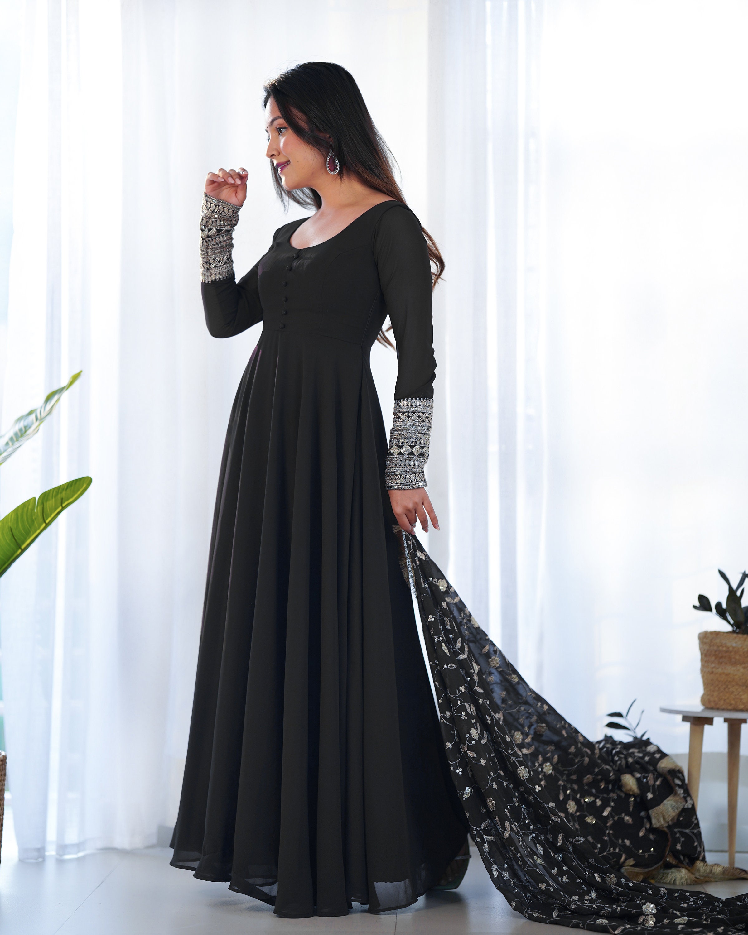 WOMEN'S FLARED BLACK GOWN WITH DUPPATA