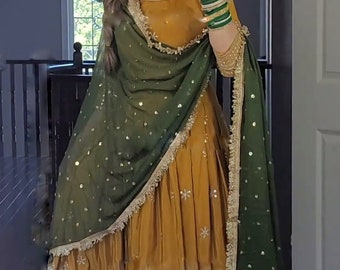 Indiase geel uitlopende Anarkali jurk met Dupatta, Haldi ceremonie feestkleding jurk voor meisjes, Pakistaanse mooie Ruffle Maxi Outfit voor dames