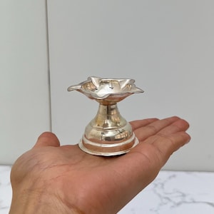 925 Sterlingsilber-Diya-Ständer - Klassischer Pooja in Glockenform Essential | Pooja Mandir | Wohnkultur | Pooja Aarti