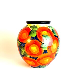 Denise Ford Ganz Orange Keramik Vase | Spielen Sie Haus Aesthetic | Lebendige handbemalte Bella Casa | Dopamin Dekor | Wunderliche Blumenkanne
