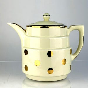 Halls Superior Gold Polka Dot Teekanne | 1950er Jahre Retro Creme & Gold Porzellan | MCM Küche Dekor | Moderne Nostalgie