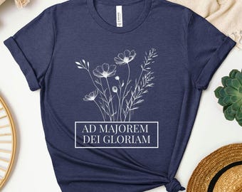 Camiseta Ad Majorem Dei Gloriam, Camiseta floral católica, Camiseta AMDG, Camiseta católica latina, Regalo cristiano para mujeres, Camiseta basada en la fe