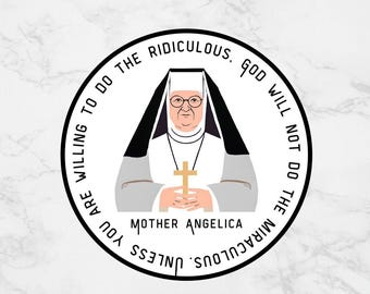 Puede incluir: Un círculo blanco con texto negro que dice "Unless you are willing to do the ridiculous, God will not do the miraculous. Mother Angelica."  Una imagen de dibujos animados de una monja con un hábito blanco y una cruz dorada está en el centro del círculo.