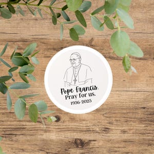 Adesivo Papa Francesco, Papa Francesco, Prega per noi, Adesivo per laptop cattolico, Adesivo per auto cattolico, Regali cattolici, Adesivo commemorativo di Papa Francesco