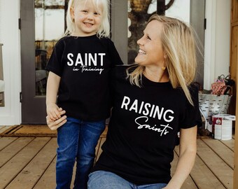 Camiseta o sudadera católica a juego de Raising Saints: Mamá y yo, conjuntos familiares