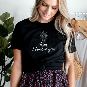 Jesus I Trust in You Shirt, Divine Mercy T-shirt, Catholic Women&#39;s Shirt, Catholic Gift for her, Divine Mercy Sunday Tee, Catholic Gifts