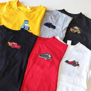 Sudadera bordada de Rayo McQueen, sudadera de cuello redondo para niños pequeños de la película Cars, camiseta de cumpleaños para niño imagen 4