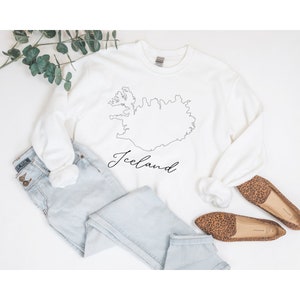 Iceland Minimalistic Outline Unisex Heavy Blend™ Crewneck Sweatshirt