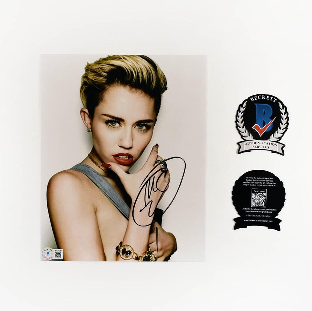 MILEY CYRUS  signed autographed photo COA Hologram main image 1