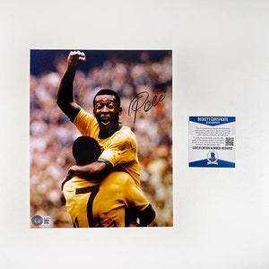 Pele 8x10 Inch Photo Signed Autographed Authentic Beckett BAS COA
