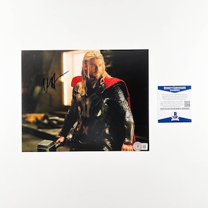 Chris Hemsworth 8x10 Inch Photo Signed Autographed Authentic Beckett BAS COA