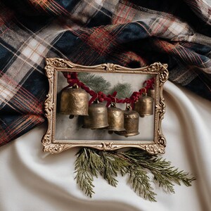 Ralph Lauren inspirado en la Navidad | Campanas de trineo rústicas con cinta roja | arte digital
