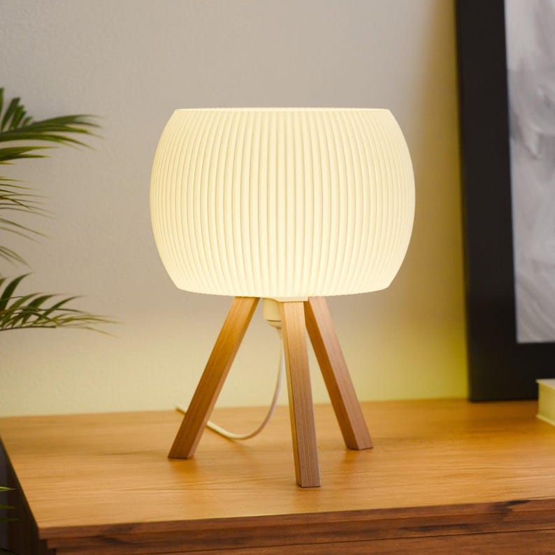 Lámpara de mesa de madera "ORB": Lámpara moderna hecha a mano, pequeña lámpara de noche, decoración acogedora para el hogar, iluminación minimalista para escritorio, regalo único para el hogar.