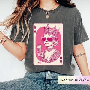 Koszulka Queen of Hearts Champagne Prezent na Dzień Matki, Prezent Walentynkowy, Koszulka Retro Queen Women's Best Friend Bądź Moim Walentynkowym T-shirtem Feministycznym