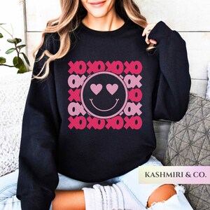 Valentine Heart XOXO Sweatshirt, Retro Love Sweater, Love, Smiley Heart, Valentines Day Gift, XOXO Heart Crewneck, VDay Gift, Gift For Her