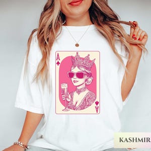 Koszulka Queen of Hearts Champagne Prezent na Dzień Matki, Prezent Walentynkowy, Koszulka Retro Queen Women's Best Friend Bądź Moim Walentynkowym T-shirtem Feministycznym