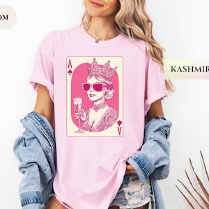 Koszulka Queen of Hearts Champagne Prezent na Dzień Matki, Prezent Walentynkowy, Koszulka Retro Queen Women's Best Friend Bądź Moim Walentynkowym T-shirtem Feministycznym