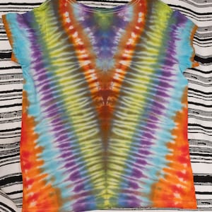 Woman&#39;s V-Neck Tie Dyed T-shirt (XL)